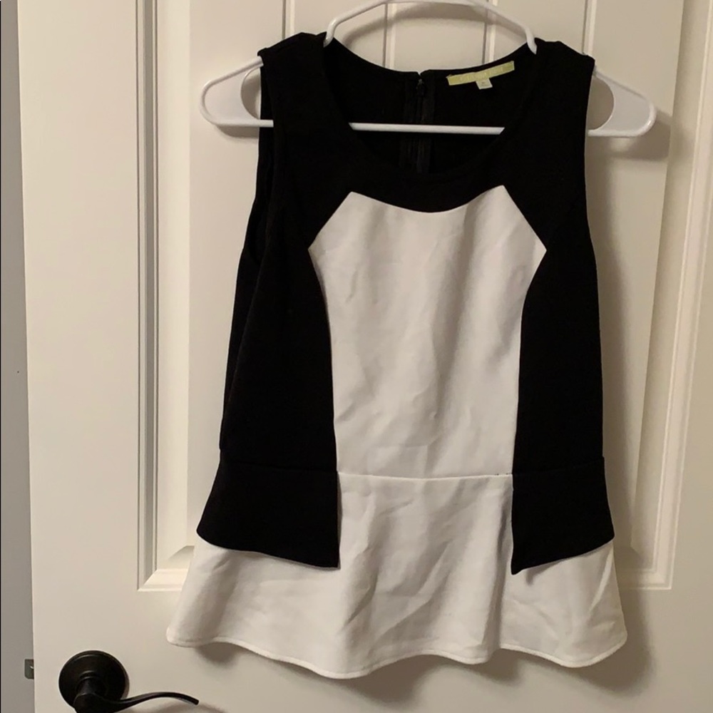 Women’s Gianni Bini peplum top.